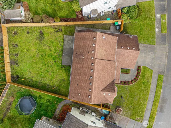 a view of house with garden