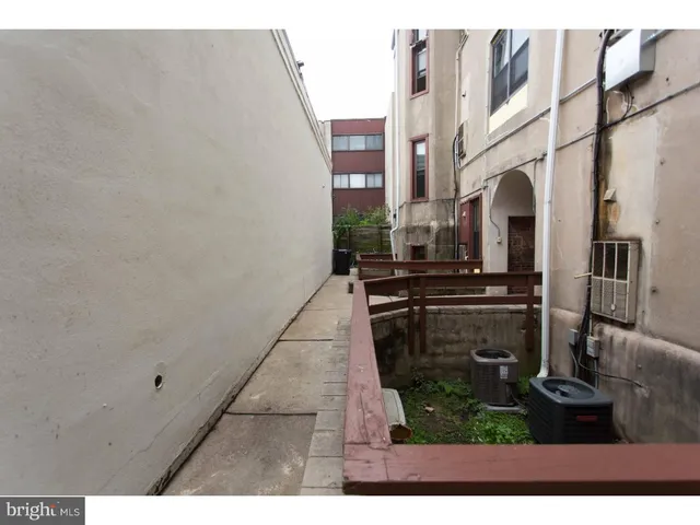$1,300 | 409 South 11th Street, Unit 1R, Philadelphia, PA 19147