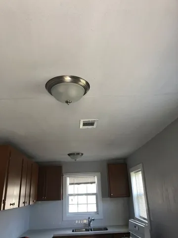 $995 | 102 North Avenue A, Freeport, TX 77541