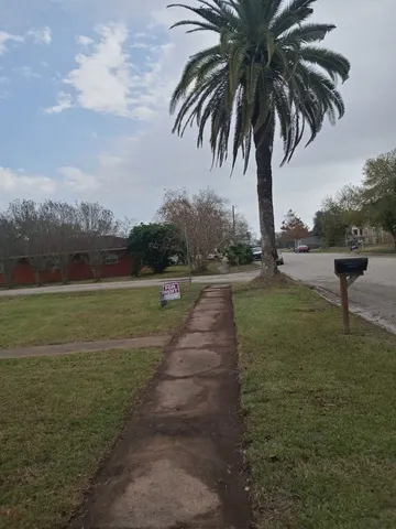 $995 | 102 North Avenue A, Freeport, TX 77541