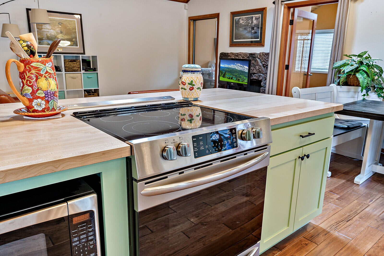9250 Wagner Creek Road Talent, OR 97540 - Photo 19 of 52 Butcherblock countertop on large island, new appliances 2016