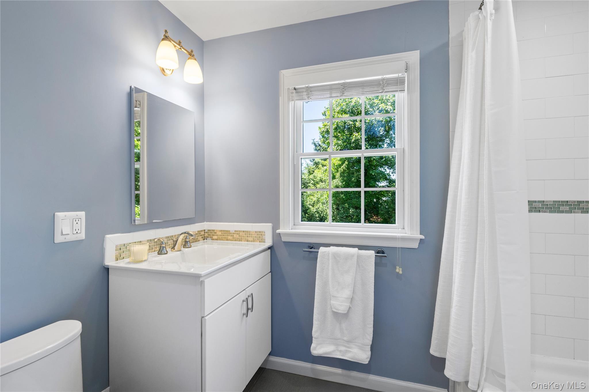 34 Sunny Ridge Road Harrison, NY 10528 - Photo 27 of 41 Hall bathroom