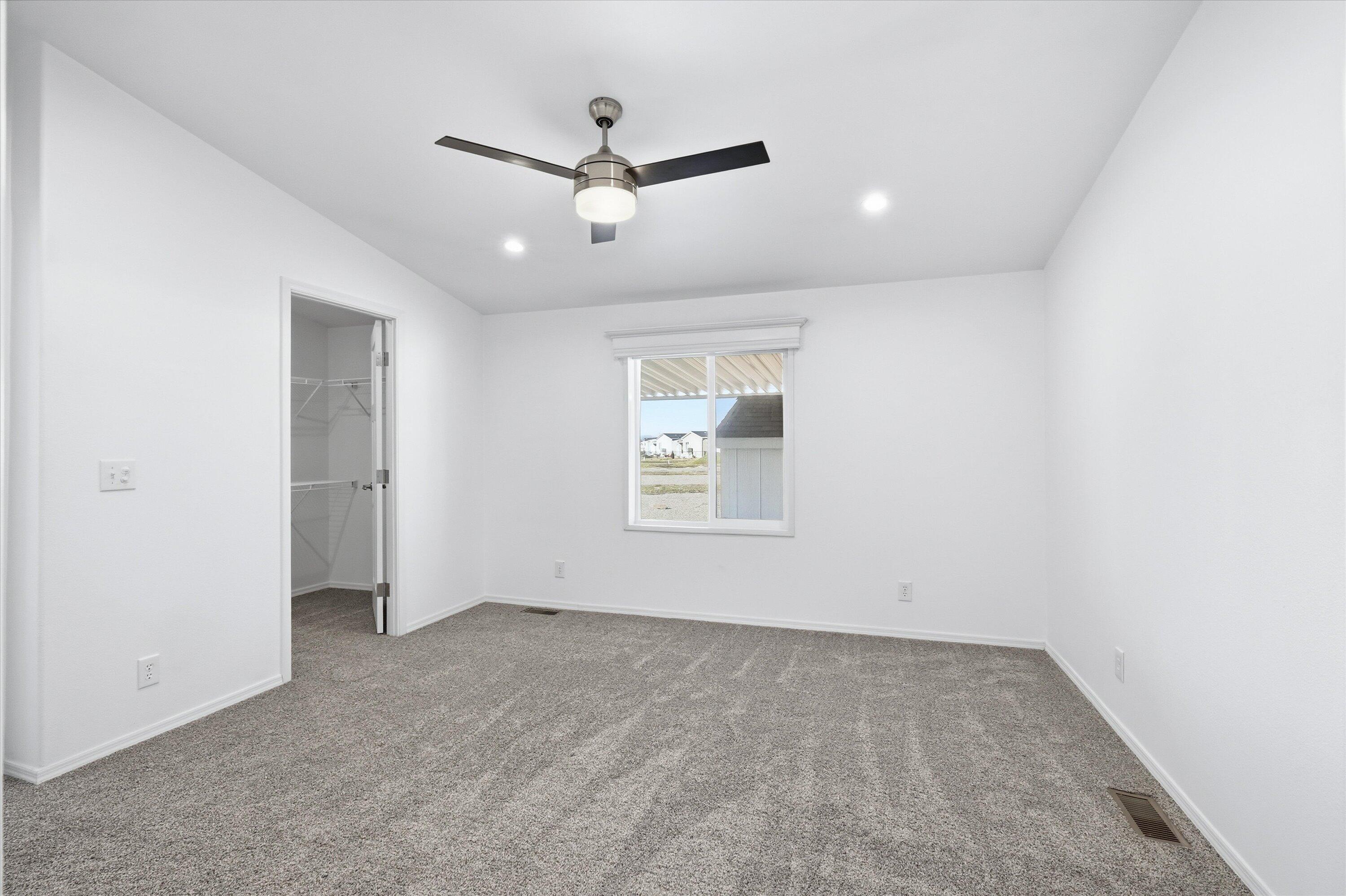 300 Luman Road, Unit 197 Phoenix, OR 97535 - Photo 19 of 26 an empty room with a ceiling fan and a window