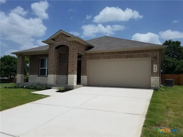 a front view of house with yard