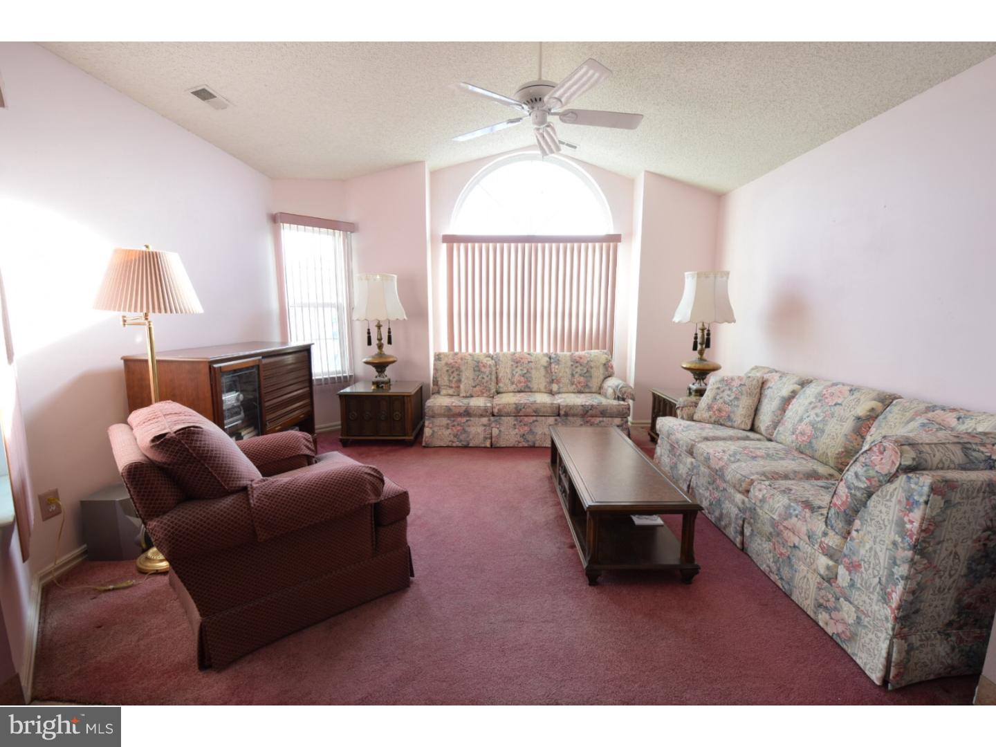 421 Paradise Road Williamstown, NJ 08094 - Photo 3 of 15 Living Room