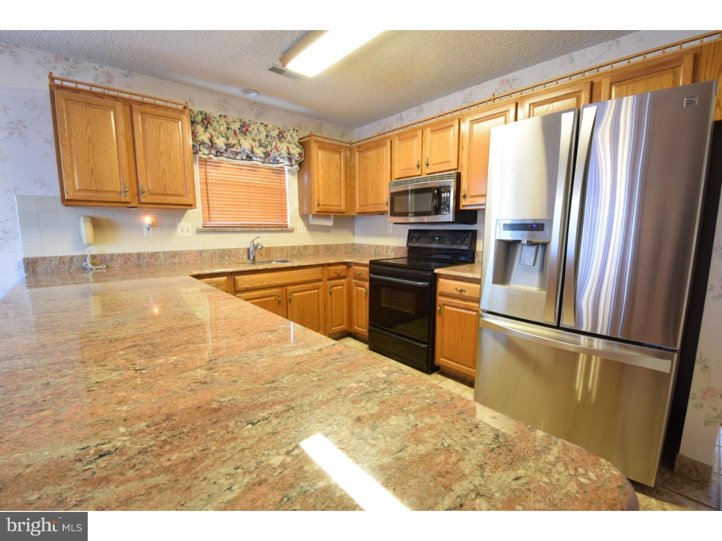 421 Paradise Road Williamstown, NJ 08094 - Photo 5 of 15 Kitchen