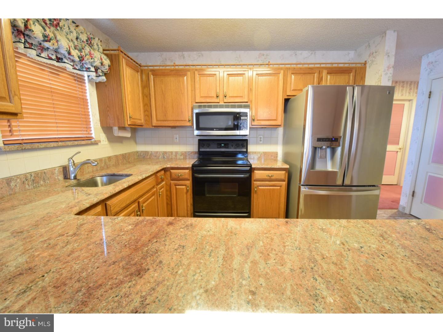 421 Paradise Road Williamstown, NJ 08094 - Photo 6 of 15 Kitchen