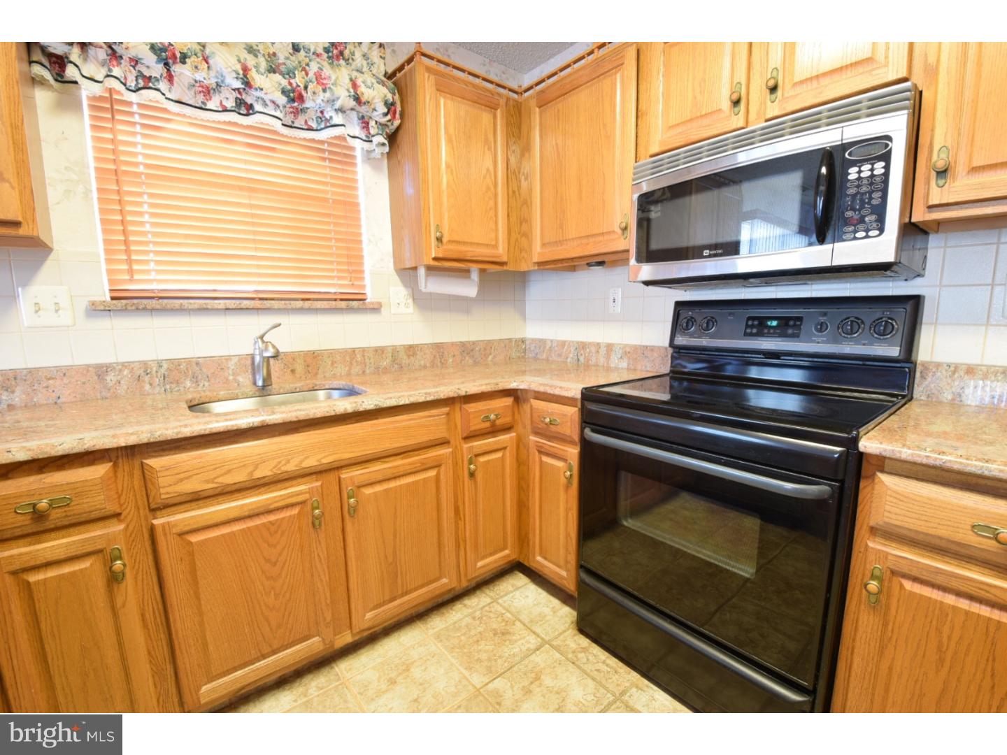 421 Paradise Road Williamstown, NJ 08094 - Photo 7 of 15 Kitchen