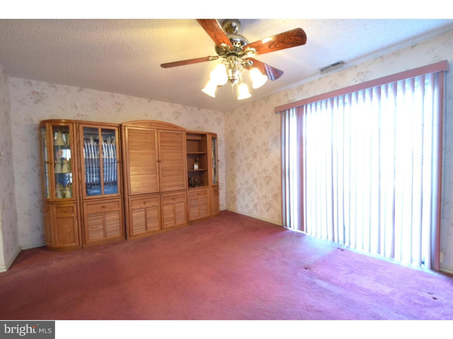 421 Paradise Road Williamstown, NJ 08094 - Photo 8 of 15 Family Room