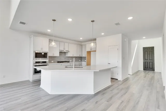 $399,990 | 105 Greinert Drive, Taylor, TX 76574