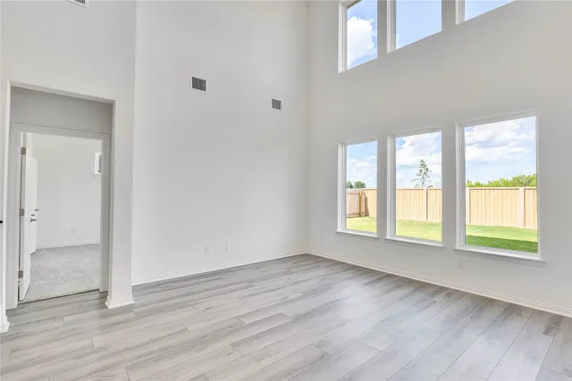 $399,990 | 105 Greinert Drive, Taylor, TX 76574