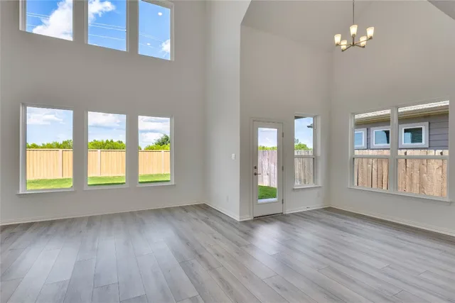 $399,990 | 105 Greinert Drive, Taylor, TX 76574