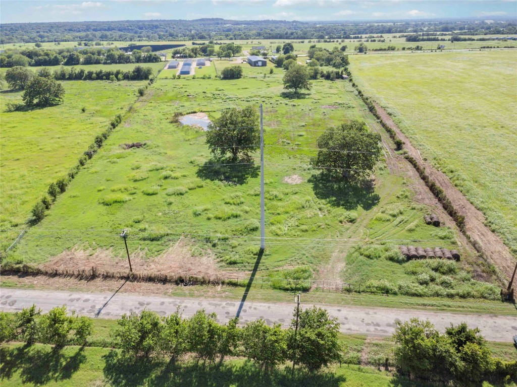 660 American Legion Road Smithville, TX 78957 - Photo 6 of 19