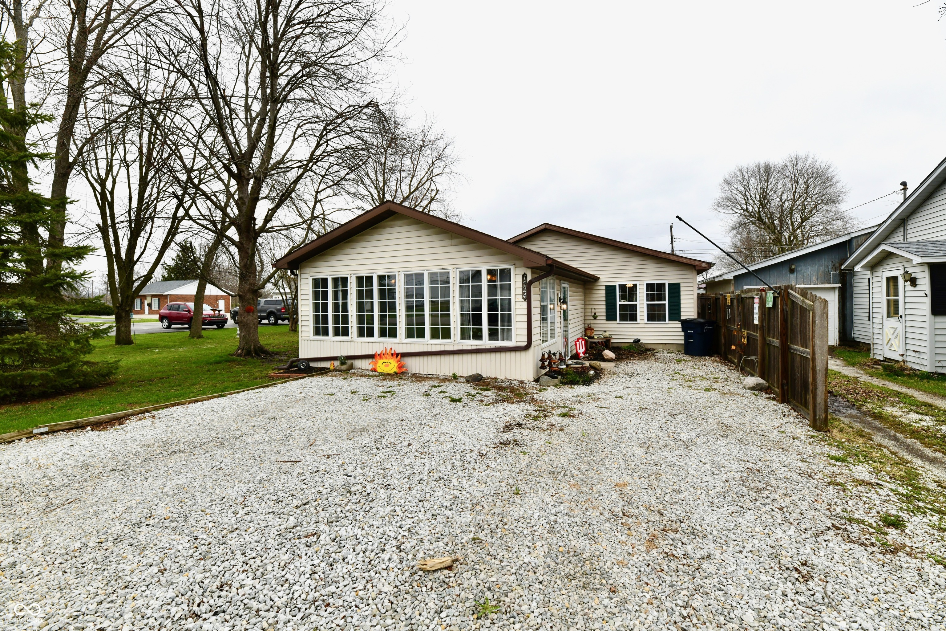 1524 South R Street Elwood, IN 46036 - Photo 3 of 27