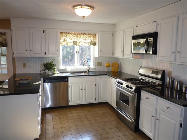 12 Oriole Road Medfield, MA 02052 - Photo 4 of 25 Gallery Image 4