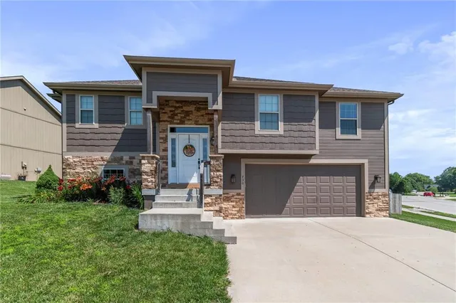 $375,000 | 730 East 13th Court, Kearney, MO 64060