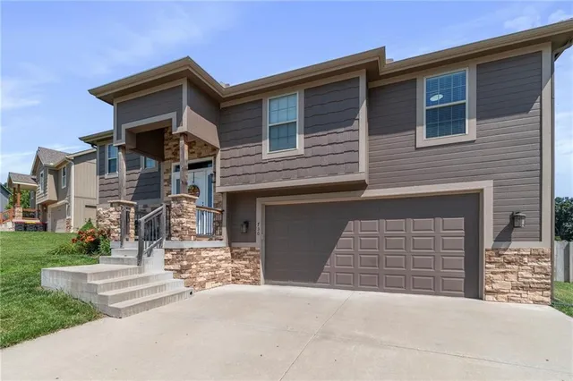$375,000 | 730 East 13th Court, Kearney, MO 64060