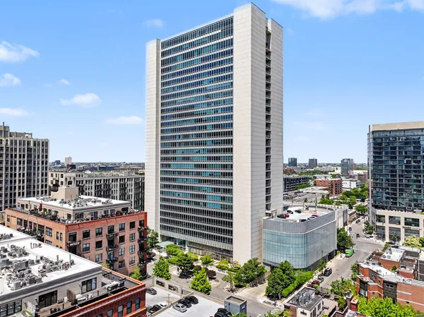 $875,000 | 500 West Superior Street, Unit 1805, Chicago, IL 60654