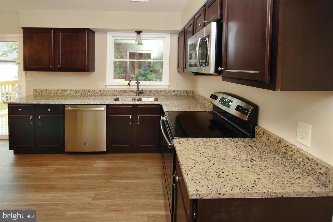 449 Springfield Court Lititz, PA 17543 - Photo 7 of 23