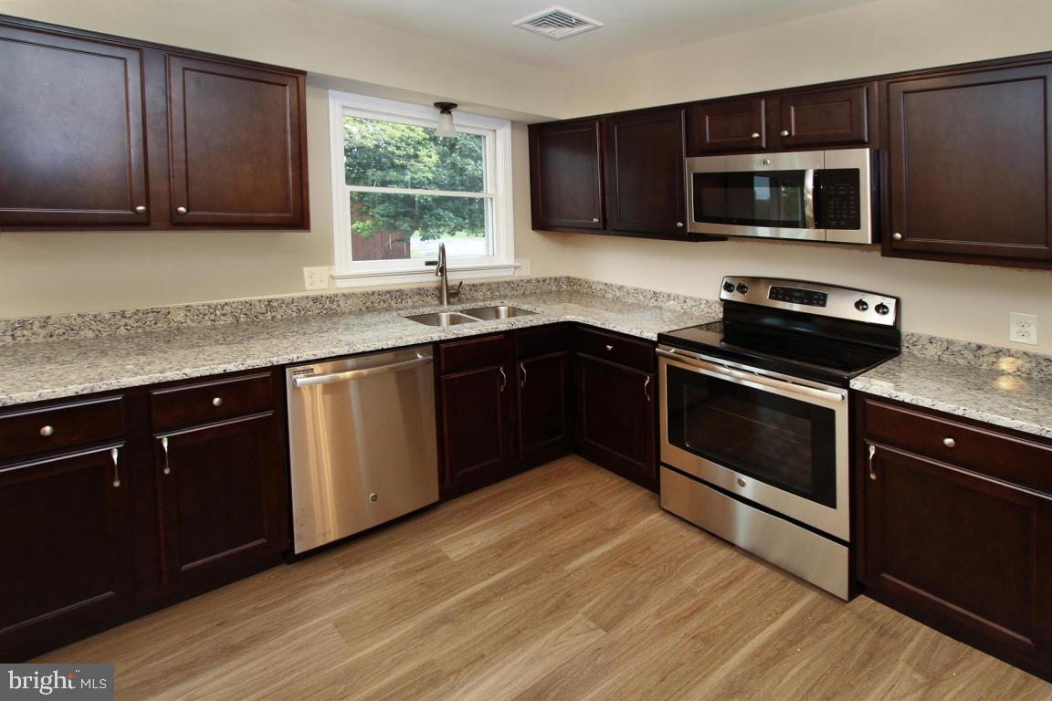 449 Springfield Court Lititz, PA 17543 - Photo 8 of 23