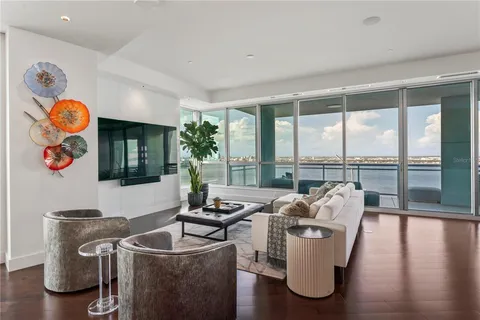 a view of a livingroom with furniture