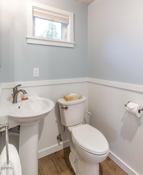 36380 Brooten Mountain Road Pacific City, OR 97135 - Photo 9 of 22 Main Floor Half Bath