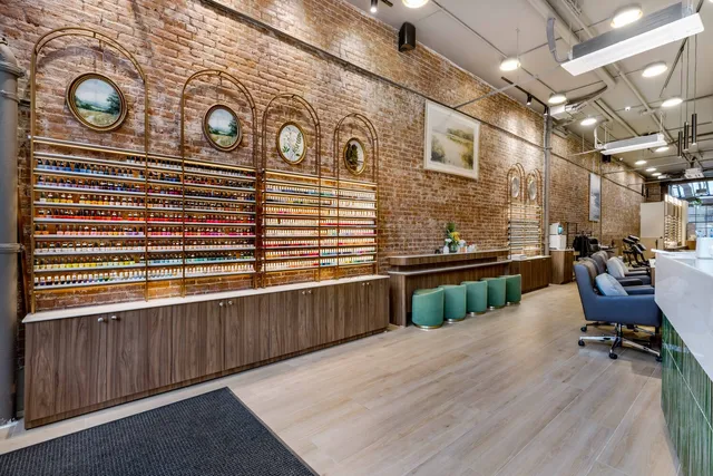 a view of an entryway and livingroom