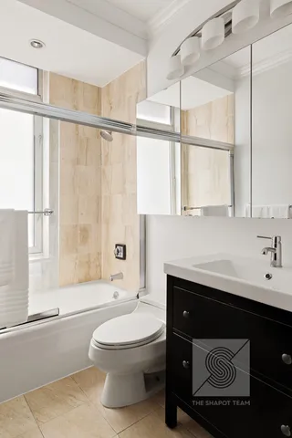 $999,000 | 145 East 48th Street, Unit 24F | Midtown East