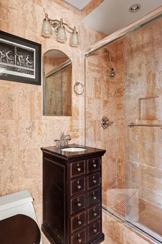 $999,000 | 145 East 48th Street, Unit 24F | Midtown East