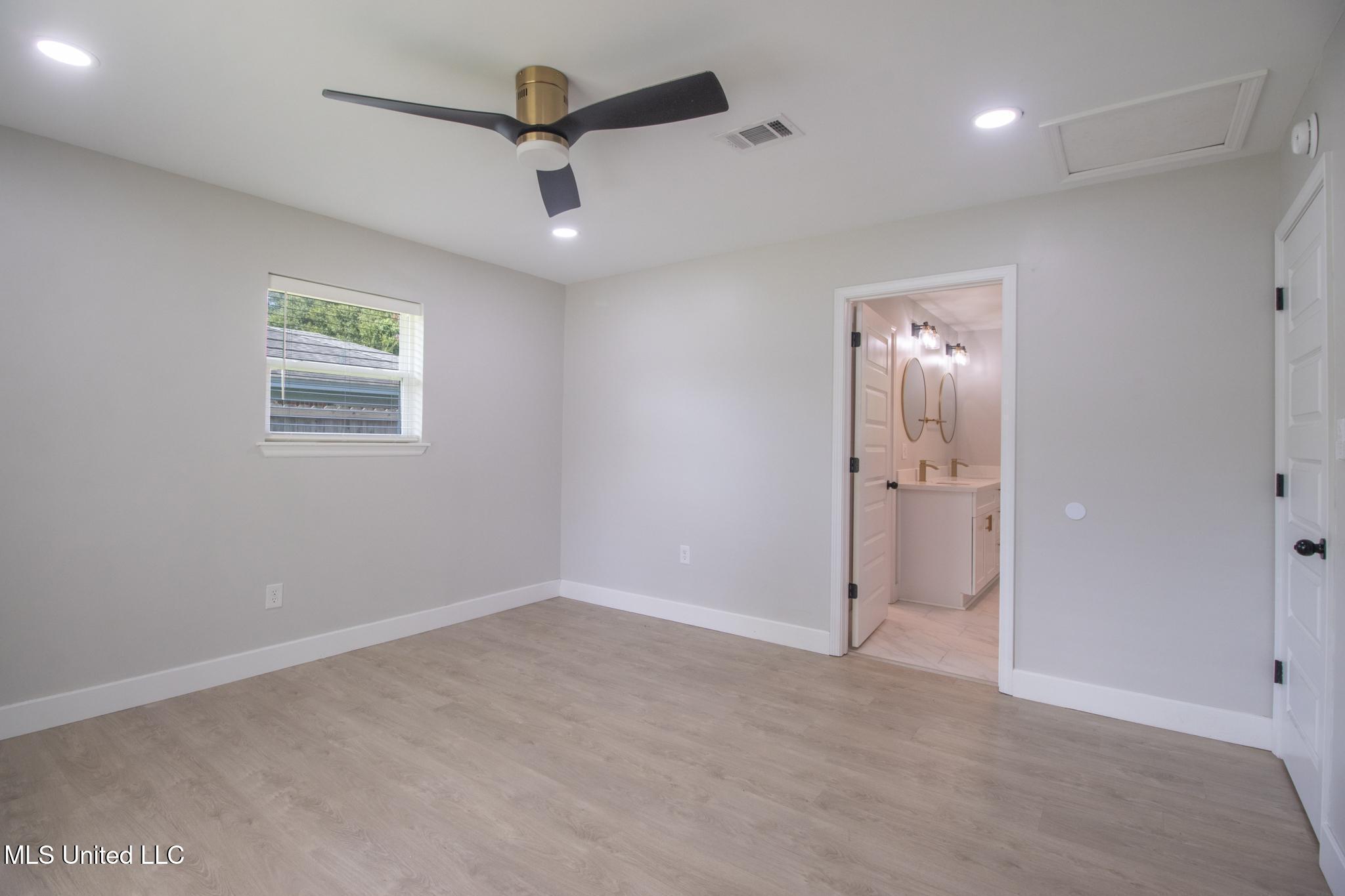 282 Mccool Street Ocean Springs, MS 39564 - Photo 9 of 22 282-12
