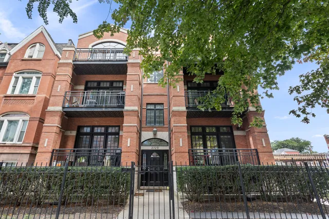 $795,000 | 2729 North Sheffield Avenue, Unit 1S, Chicago, IL 60614