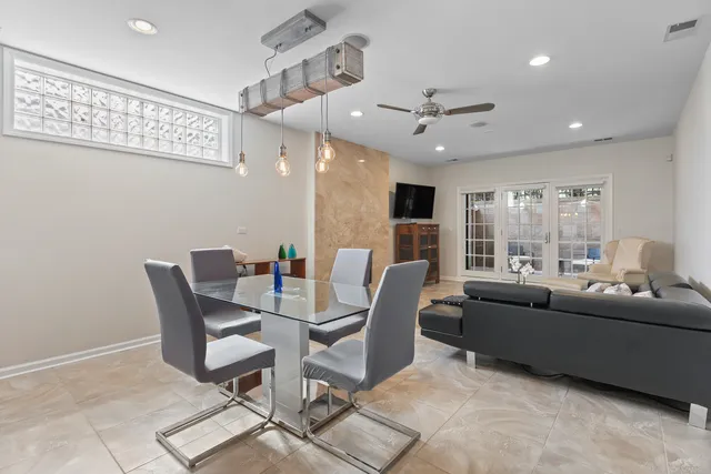 $795,000 | 2729 North Sheffield Avenue, Unit 1S, Chicago, IL 60614