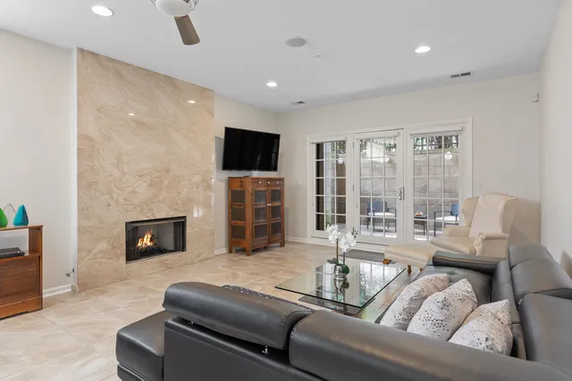 $795,000 | 2729 North Sheffield Avenue, Unit 1S, Chicago, IL 60614