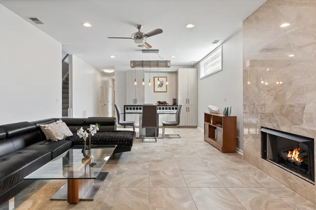 $795,000 | 2729 North Sheffield Avenue, Unit 1S, Chicago, IL 60614