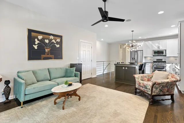 $795,000 | 2729 North Sheffield Avenue, Unit 1S, Chicago, IL 60614