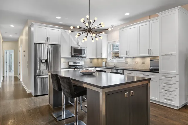 $795,000 | 2729 North Sheffield Avenue, Unit 1S, Chicago, IL 60614