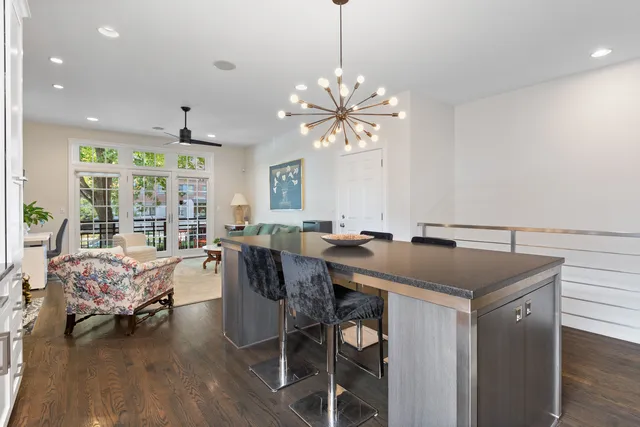 $795,000 | 2729 North Sheffield Avenue, Unit 1S, Chicago, IL 60614