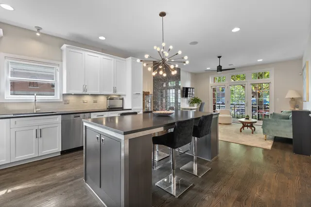 $795,000 | 2729 North Sheffield Avenue, Unit 1S, Chicago, IL 60614