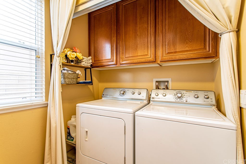 25054 Oliver Way Stevenson Ranch, CA 91381 - Photo 19 of 53 a utility room with dryer and washer