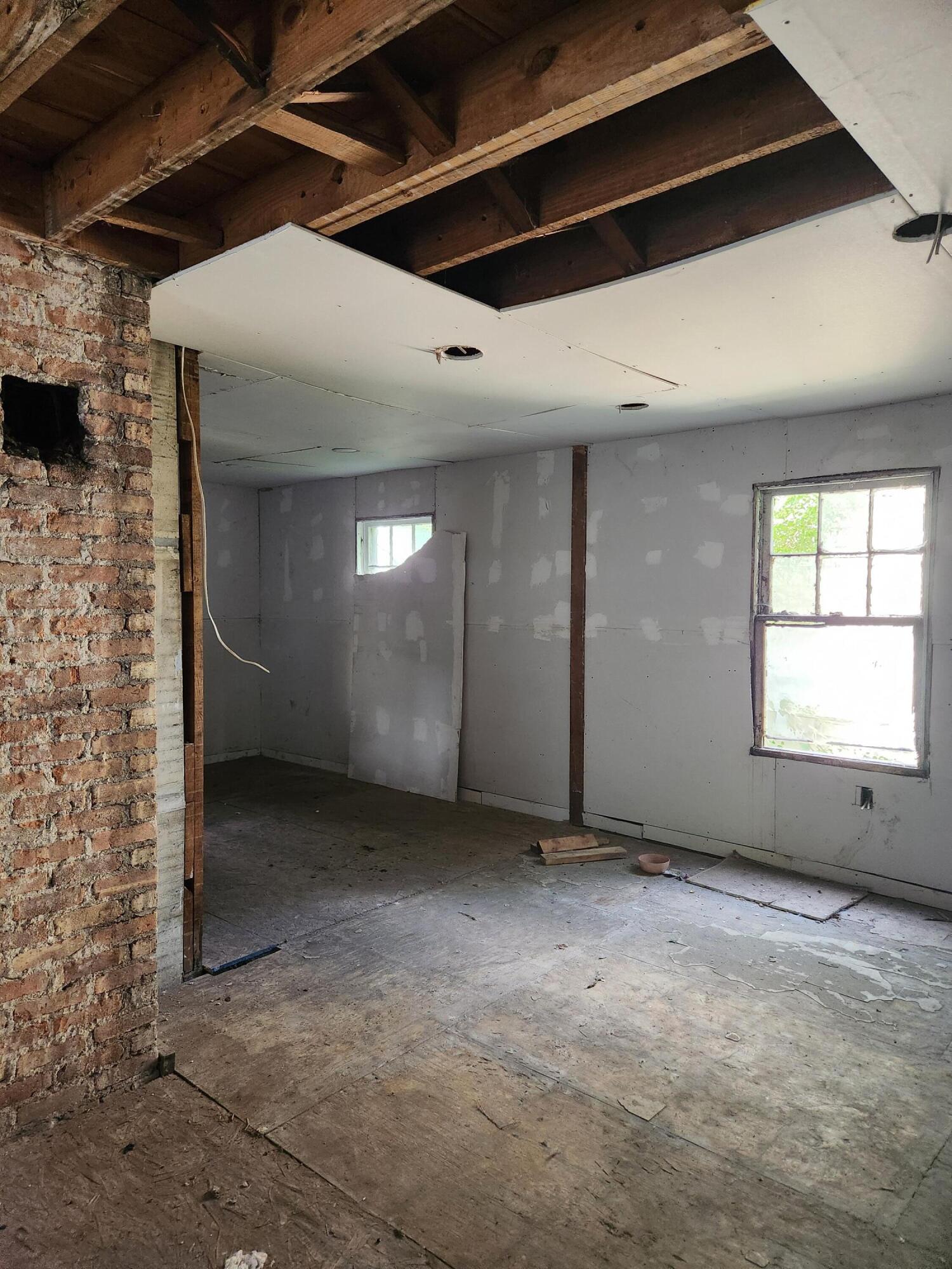 627 Tennessee Street Gary, IN 46402 - Photo 17 of 28 a view of an empty room