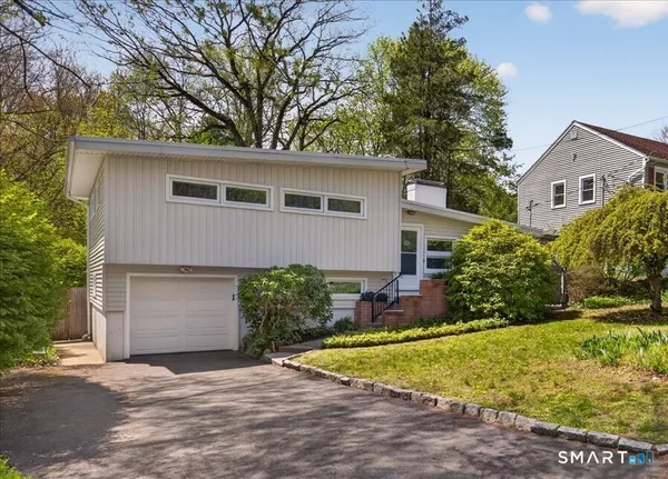 $385,000 | 122 Corbin Road, Hamden, CT 06517