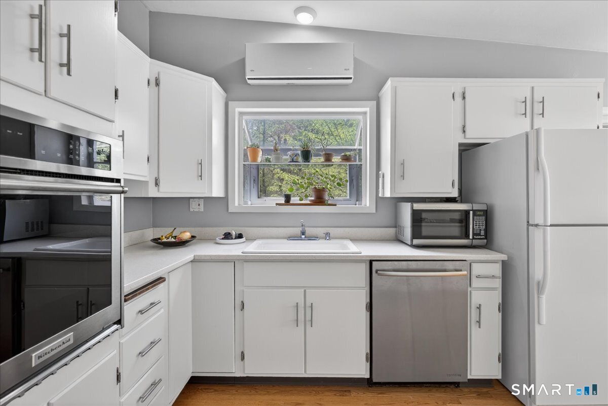 122 Corbin Road Hamden, CT 06517 - Photo 12 of 40