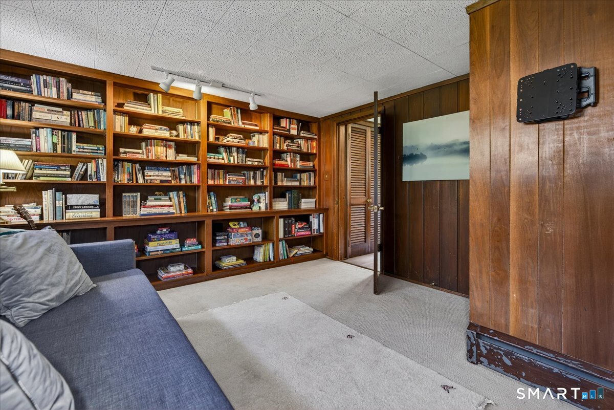 122 Corbin Road Hamden, CT 06517 - Photo 15 of 40