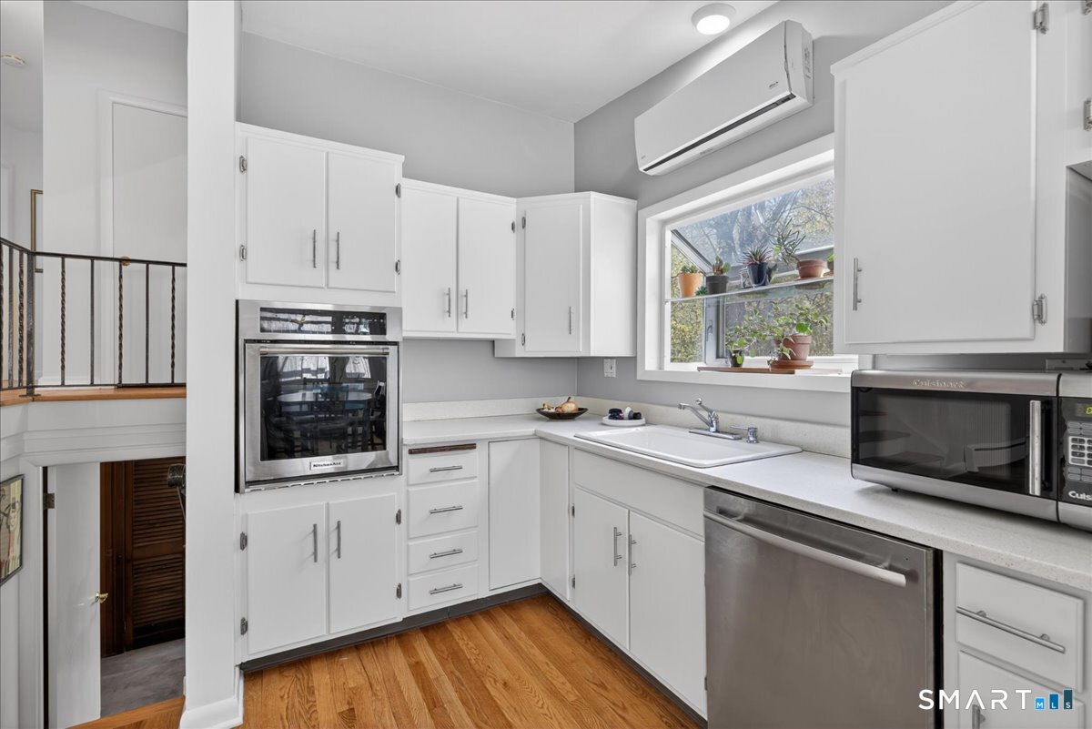 122 Corbin Road Hamden, CT 06517 - Photo 10 of 40