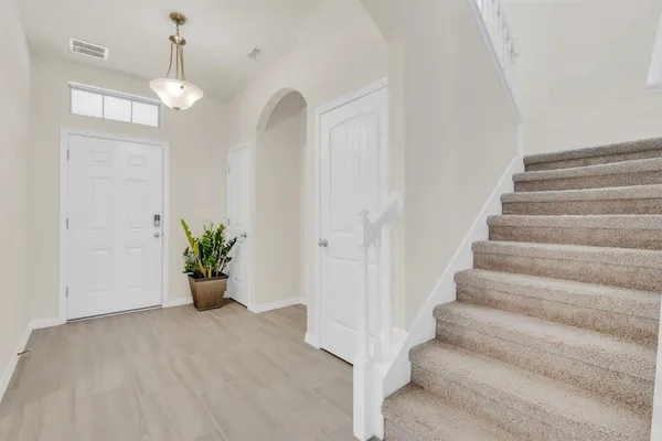 a view of entryway with chandelier