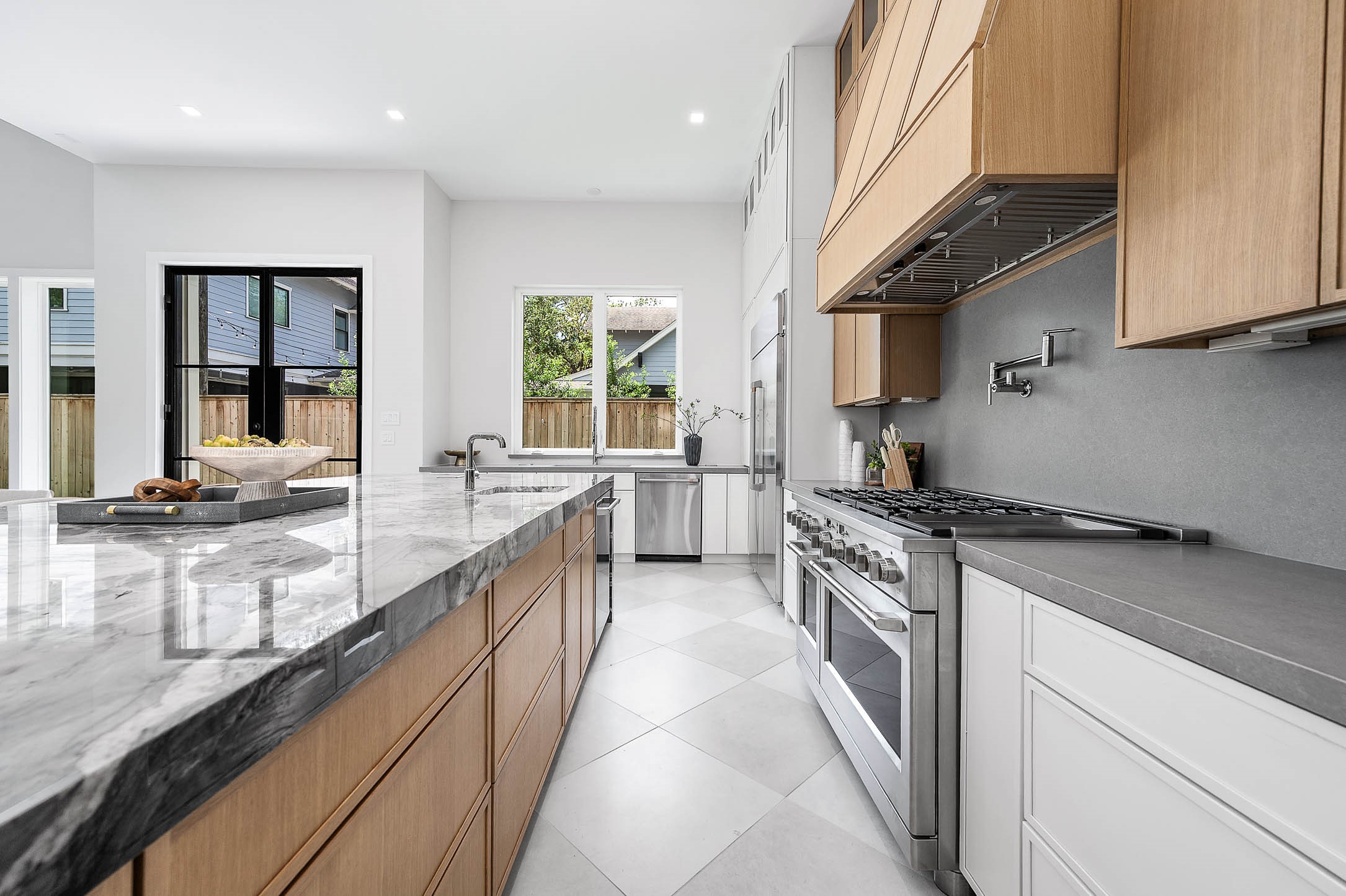 408 West 30th Street Houston, TX 77018 - Photo 12 of 40