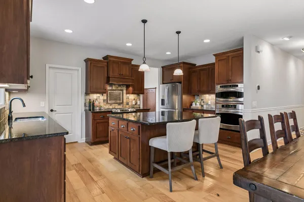 $775,000 | 3319 Ridgestone Way, Woodbury, MN 55129