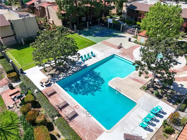 $1,695 | 1030 West MacArthur Boulevard, Unit 35, Santa Ana, CA 92707