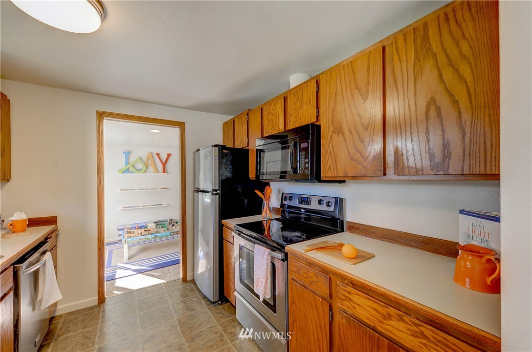 3027 Robin Avenue Bremerton, WA 98310 - Photo 11 of 25 Gallery Image 11