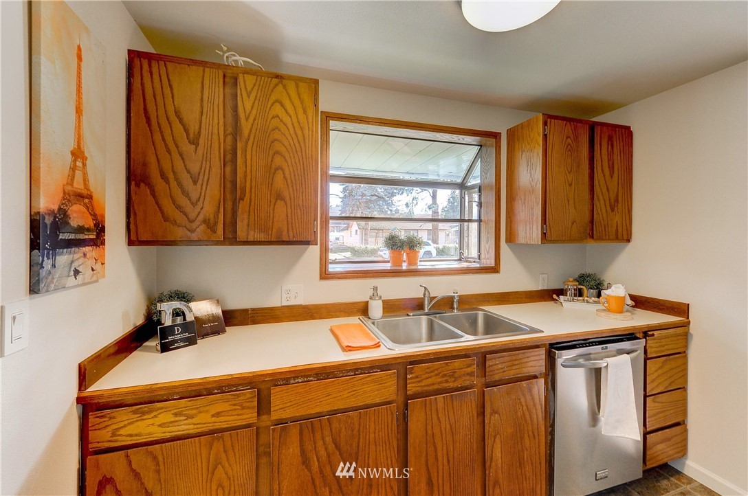 3027 Robin Avenue Bremerton, WA 98310 - Photo 12 of 25 Gallery Image 12
